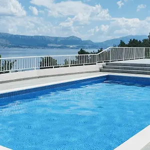 https://apartment-kate-slatine.splithotels.org